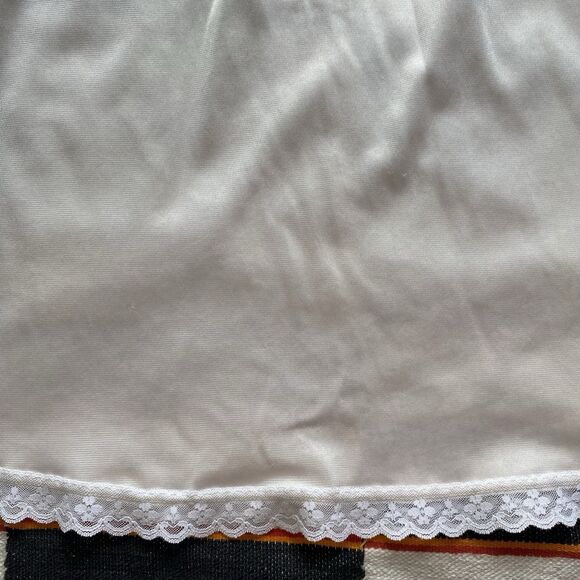 Vintage Warner’s Blush Lace Trim Slip Skirt. Medium. USA. Whimsygoth. Boho. - Picture 6 of 10